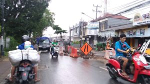 Menitini-Badung-Macet-di-Jalan-Uluwatu