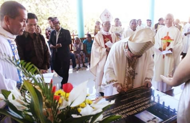 Uskup Silvester San Resmikan Gereja MBSB Labuan Bajo