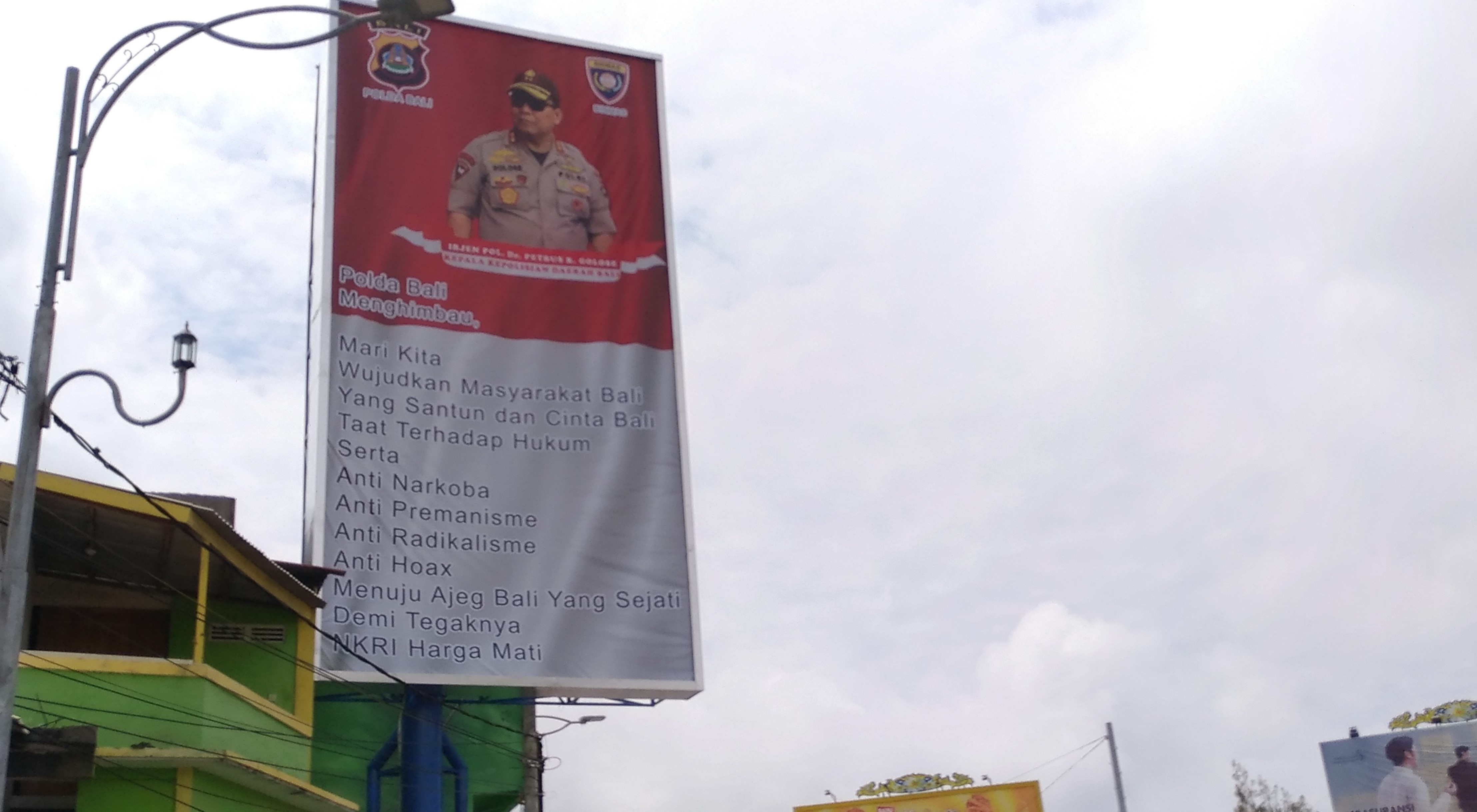 Poster Kapolda Terpasang di Reklame…