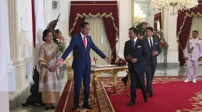Sultan Brunei Tamu Negara Pertama Bertemu Jokowi Sebelum Pelantikan