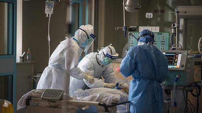 KABAR GEMBIRA: Semua Pasien COVID-19 di RS Kota Wuhan Dipulangkan