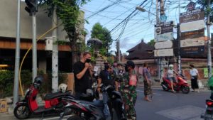 02279 Badung Bule Disuruh Pakai Masker
