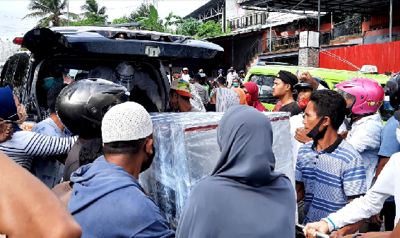 Warga Ambil Paksa Jenasah Covid-19 Setelah Baku Pukul dengan Polisi