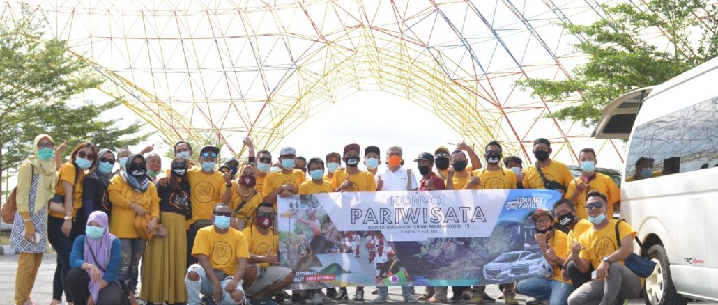 Pelaku usaha pariwisata NTB foto bersama usai konvoi