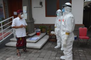 02329 Denpasar Sekda Rai Iswara Pantau Test Swab