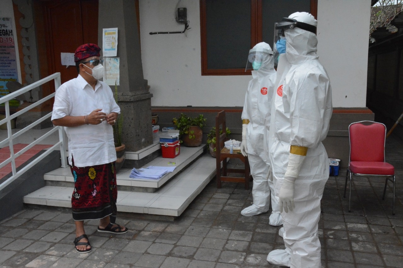 02329 Denpasar Sekda Rai Iswara Pantau Test Swab