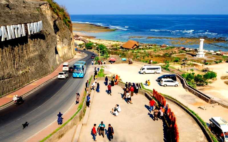 Turis Serbu Pantai Melasti – Pandawa, Water Sport di Tanjung Benoa Sepi