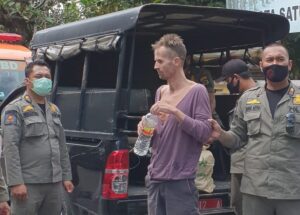 Bule Rusia Kesasar