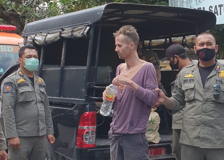 Bule Rusia Kesasar