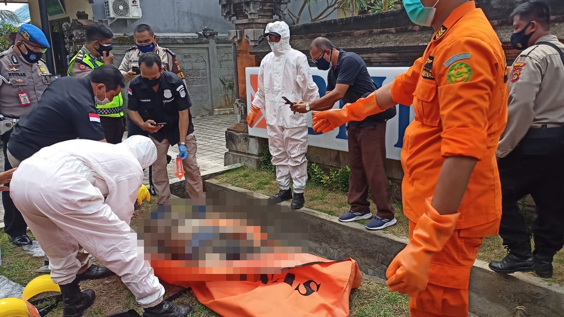 Tragis! Mayat Ditemukan di Gorong-gorong, Bau Menyengat, Diduga Sudah Beberapa Hari
