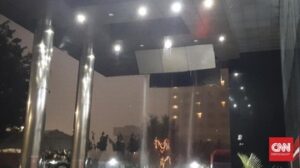 atap-jebol-di-gedung-kpk-1_169