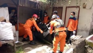 02474 Badung Evakuasi korban di rumah kontrakan