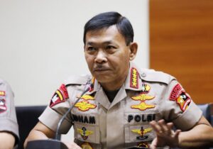 Kapolri-Jenderal-Idam-Aziz-Dery-Ridwansah-2-1-640x447 (1)