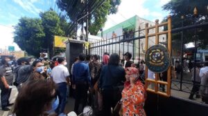 petugas-perketat-akses-masuk-pn-jaksel_169 (1)
