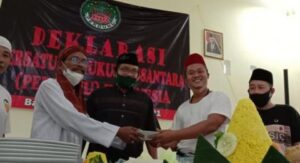90374-pembentukan-organisasi-persatuan-dukun-di-banyuwangi