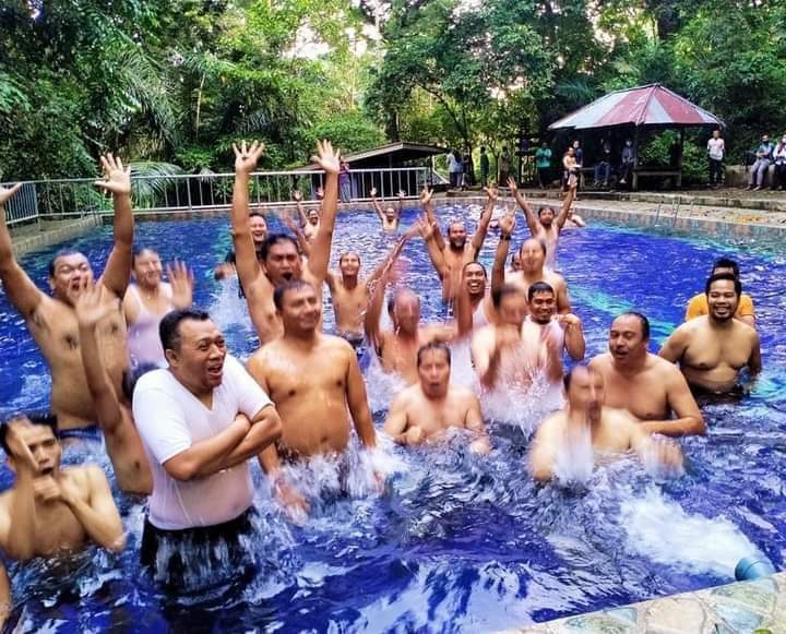 Berenang Bersama Warga di Desa Bayan, Bang Zul Minta Maaf, Akui Itu Reaksi Spontan