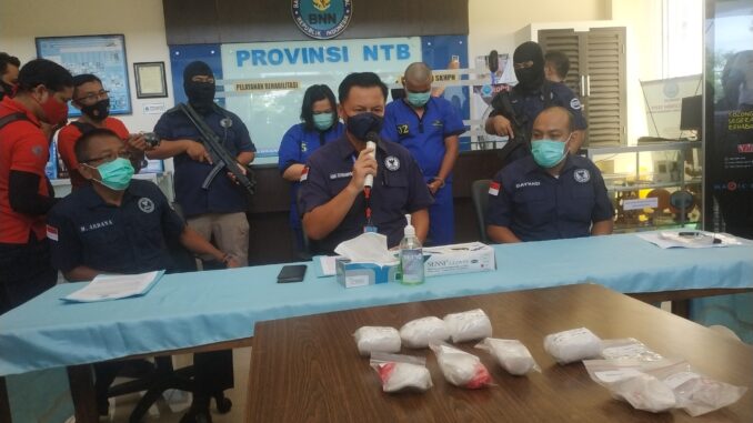 pasutri selundupkan narkoba