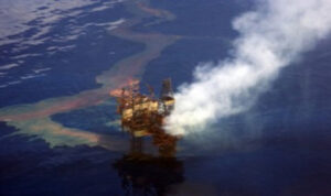 pencemaran_laut_timor_karena_meledaknya_ladang_minyak_montara_100705031446