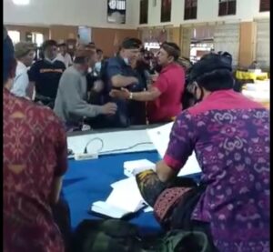 02579 Badung Paruman Ricuh