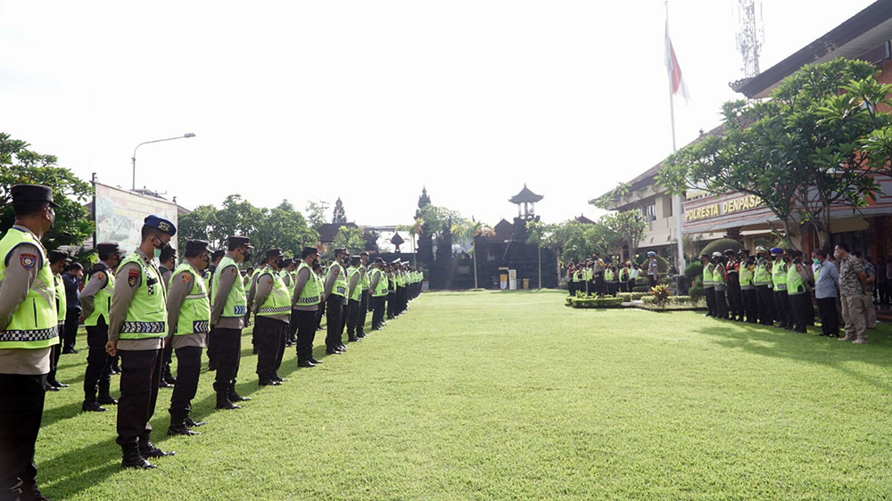 Apel kesiapan pengamanan malam tahun baru di Polresta Denpasar