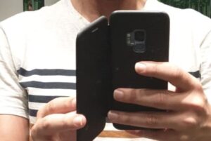 Ilustrasi pengguna handphone