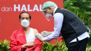 Presiden Jokowi Disuntik Vaksin