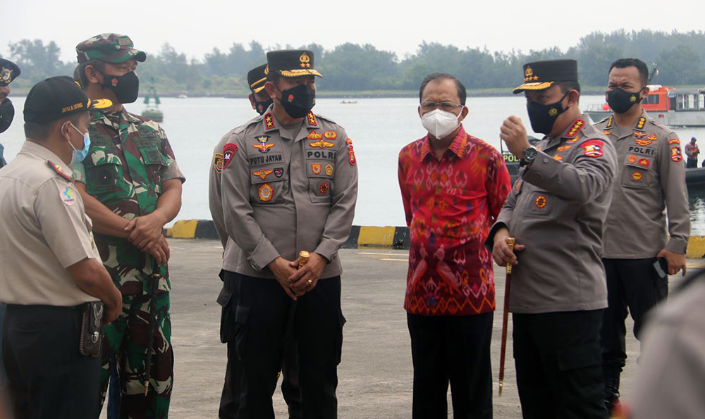 kapolri bersama gubernur koster