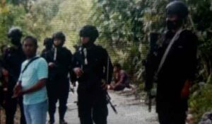 Aparat Kepolisian Sementara Berjaga-jaga di Lokasi Kejadian