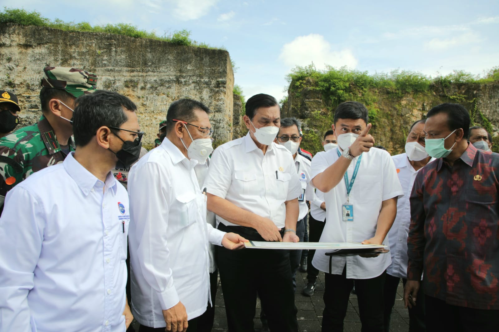 Menko Luhut Tinjau Lokasi Mangrove