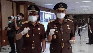 Kajati Maluku, melantik pejabat utama di ruang pertemuan Pemkot Ambon