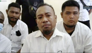 Para terdakwa pembunuh budiasarsana saat menjalani sidang di PN Denpasar