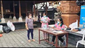 menabung sampah dan pemeriksaan mata gratis