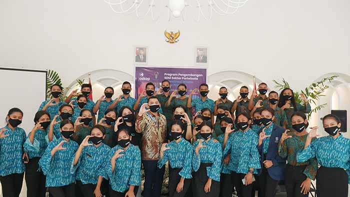Cakap dan Mahasiswa Politeknik el Bajo Commodus
