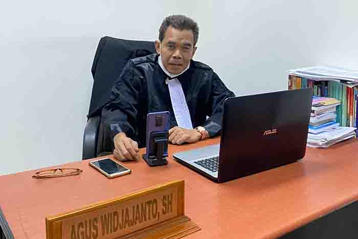 Kuasa hukum Agus Widjajanto