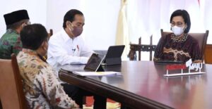 Presiden Joko Widodo melaporkan Surat Pemberitahuan (SPT) Tahunan Pajak Penghasilan (PPh) melalui aplikasi daring e-filing di Istana Kepresidenan Bogor