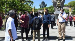 Presiden Joko Widodo meninjau Garuda Wisnu Kencana (GWK) Cultural Park
