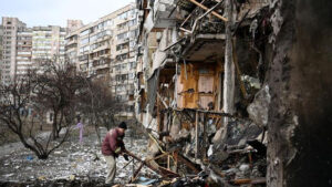 Rumah dan apartemen di Kiev Ukraina hancur diterjang rudal Rusia