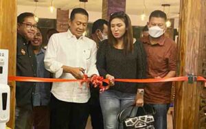 proses gunting pita