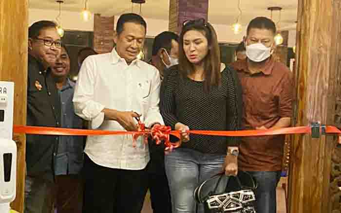 proses gunting pita