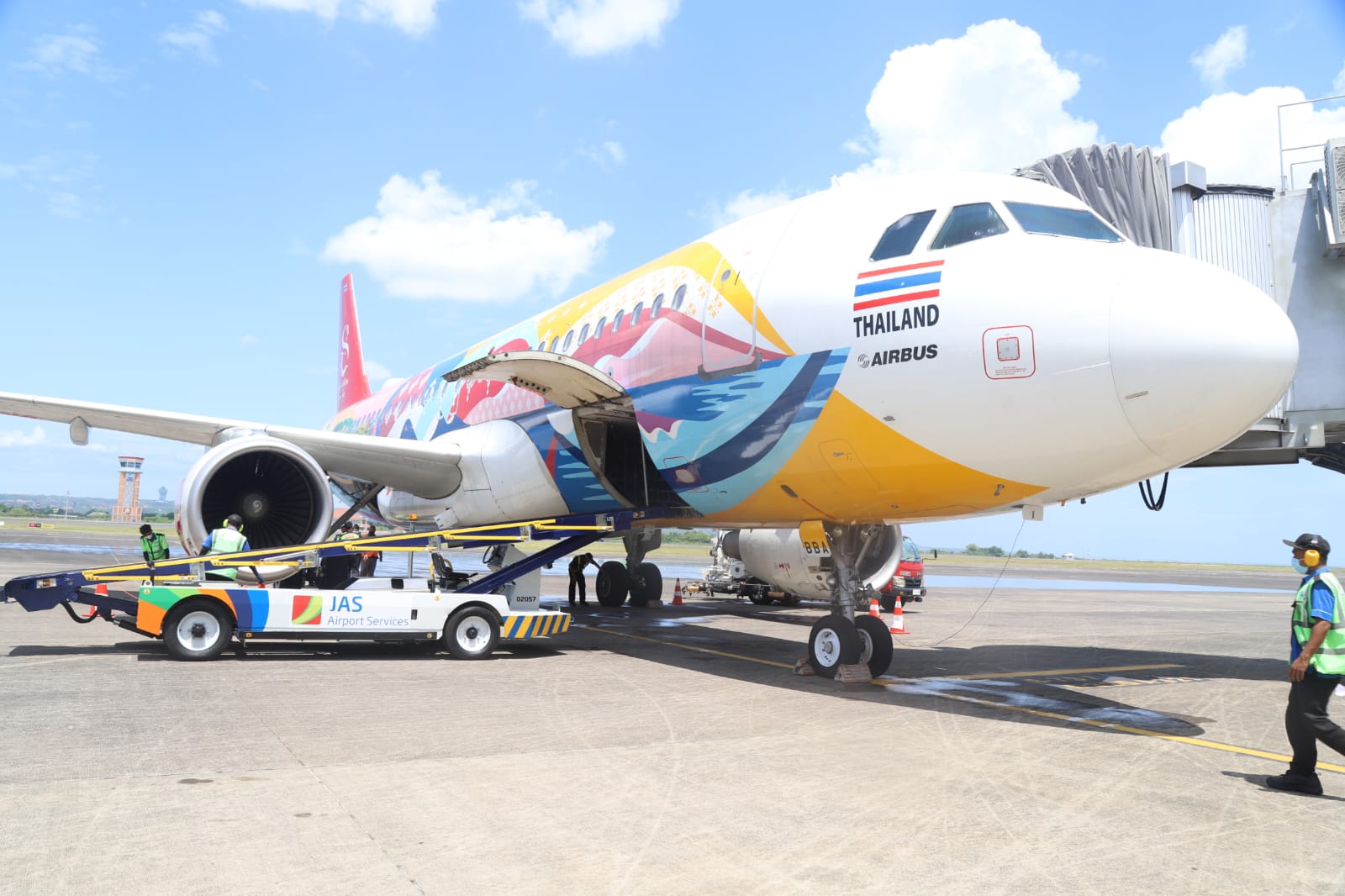 Thai AirAsia Mendarat di Bandara Ngurah Rai