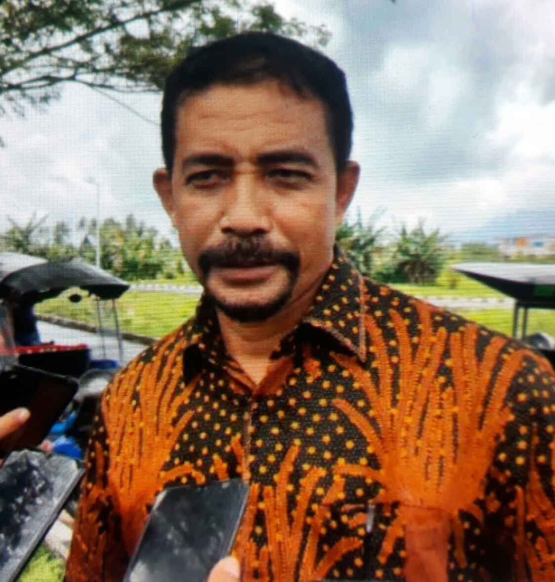 M Rahmi Husen.