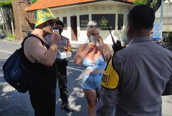 Kapolres badung tegar wisatawan asing gak pakai masker