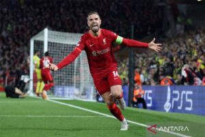 Pemain Liverpool Jordan Henderson merayakan golnya ke gawang Villarreal