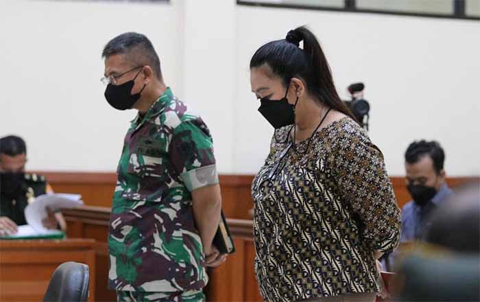 TERDAKWA I BRIGADIR JENDERAL TNI YUS ADI KAMRULLAH dan TERDAKWA II NI PUTU PURNAMASARI