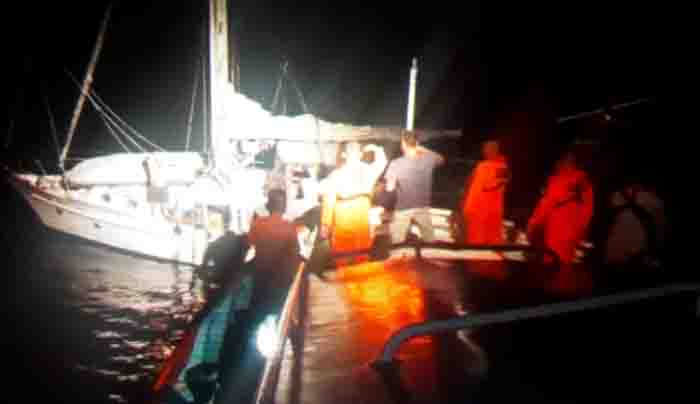 Tim SAR menemukan lokasi terdampar kapal Yacht WNA, di sekitar Perairan Pulau Teor, SBT Maluku.