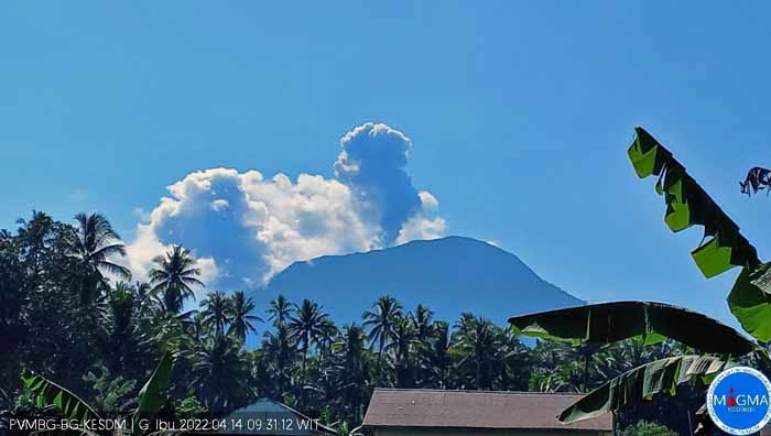 gunung api ibu meletus