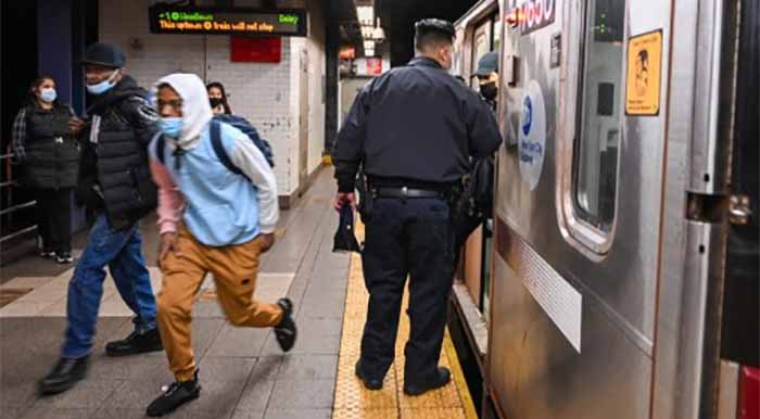 Penembakan di kereta bawah tanah New York