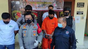 pelaku digiring di Polsek Densel