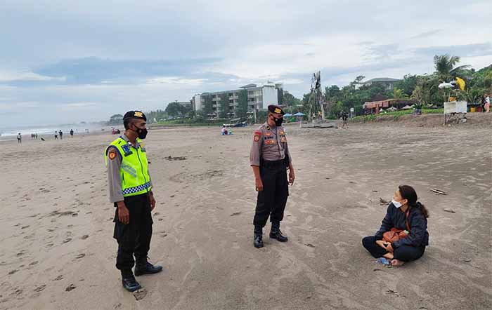 Unit Samapta Bersinergi Dengan Sat Polair Sambangi Obyek Wisata Petitenget.