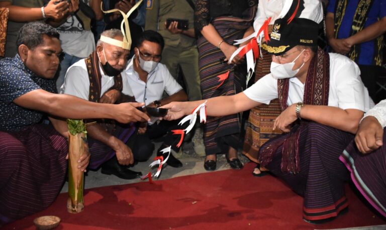 Pergantian Nama Frans Lebu Raya